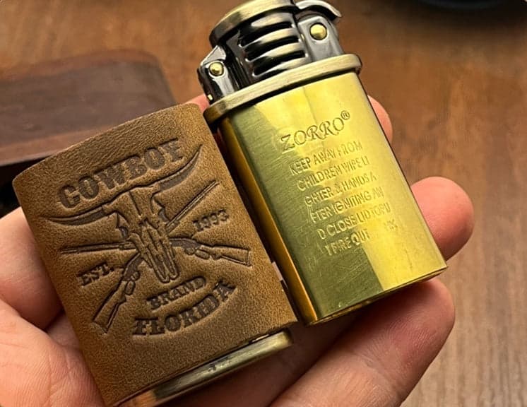 Zorro 520 Vintage "Western Cowboy" Brass Lighter – Handmade Crazy Horse Leather Wrap | Retro Kerosene Ignition – Lighter – view 3